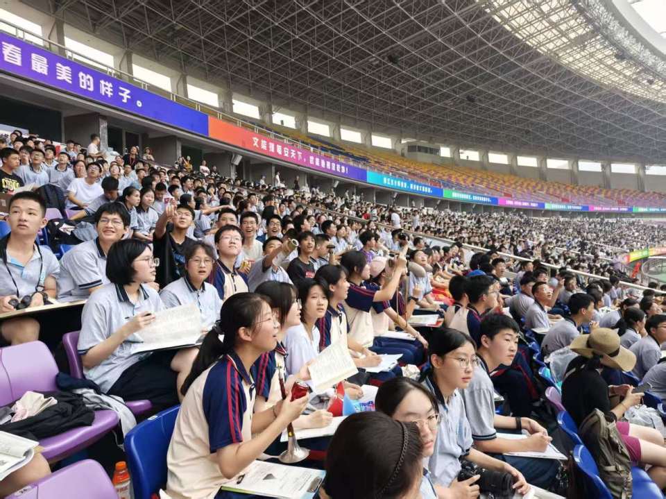 激烈比拼 激烈比拼