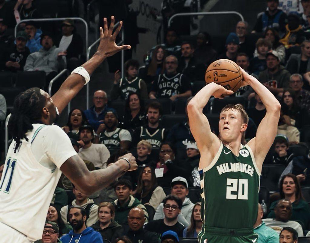 雄鹿首发出 雄鹿首发出